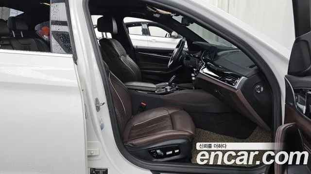 BMW 5 серии 2018 thumb 11
