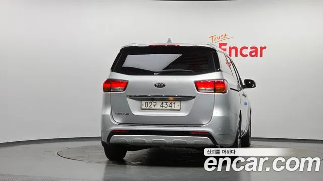 Kia Carnival 2014 thumb 4