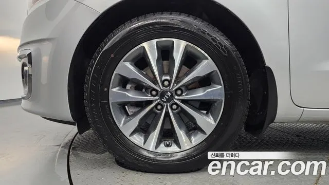 Kia Carnival 2014 thumb 5