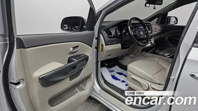 Kia Carnival 2014 thumb 10