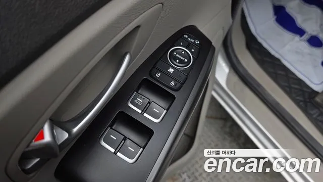Kia Carnival 2014 thumb 12