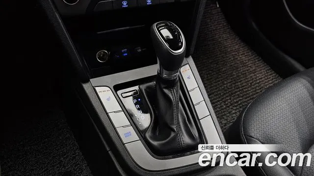 Hyundai Avante 2017 thumb 9