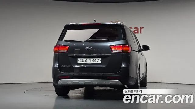 Kia Carnival 2014 thumb 3