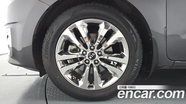 Kia Carnival 2014 thumb 4