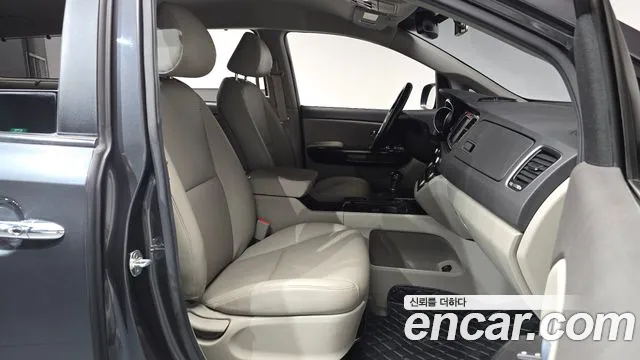 Kia Carnival 2014 thumb 10