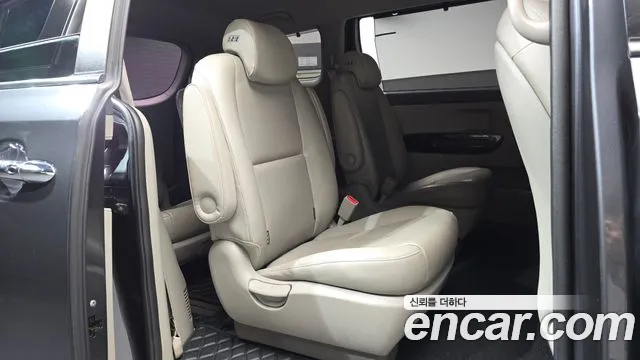 Kia Carnival 2014 thumb 11