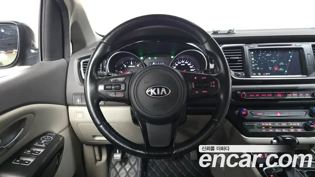 Kia Carnival 2014 thumb 12