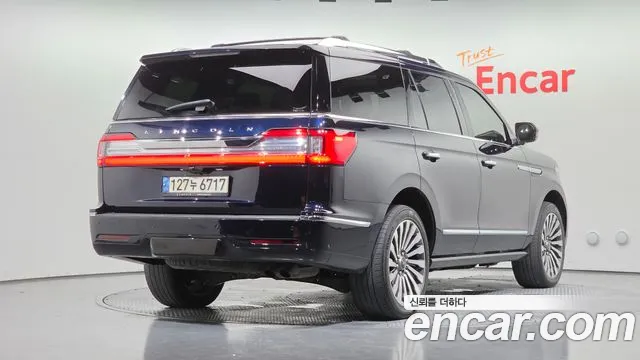 Lincoln Navigator 2021 thumb 2