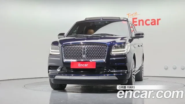 Lincoln Navigator 2021 thumb 3