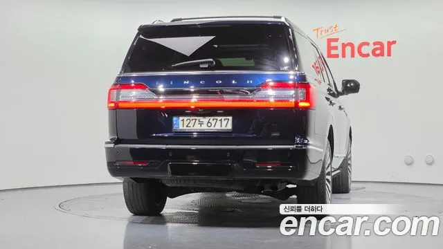 Lincoln Navigator 2021 thumb 4
