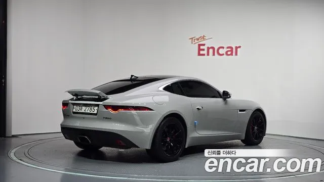 Jaguar F-Type 2018 thumb 2
