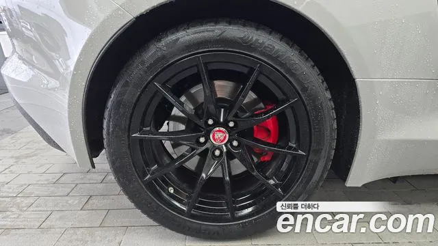 Jaguar F-Type 2018 thumb 5