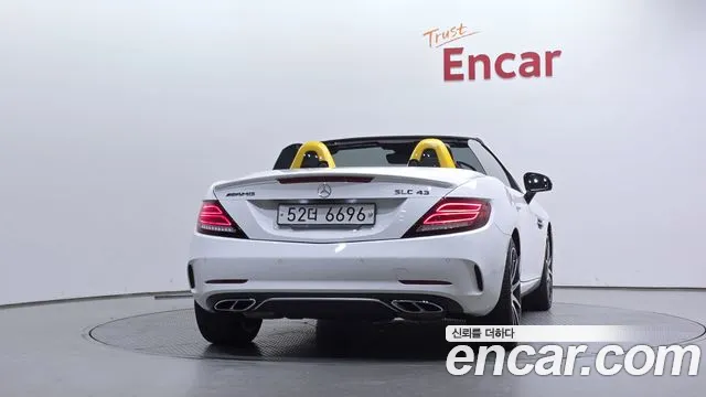 Mercedes-Benz SLC-Class 2018 thumb 4