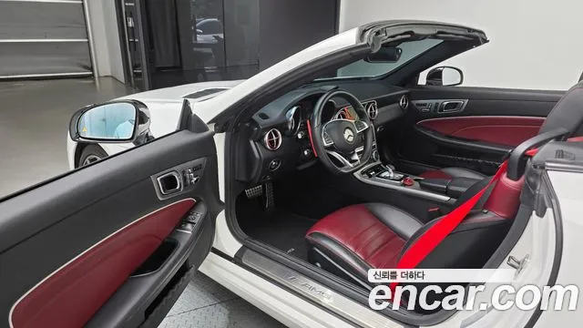Mercedes-Benz SLC-Class 2018 thumb 10