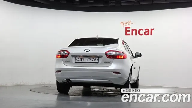 Renault Fluence 2012 thumb 4
