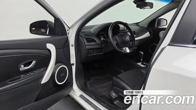 Renault Fluence 2012 thumb 10