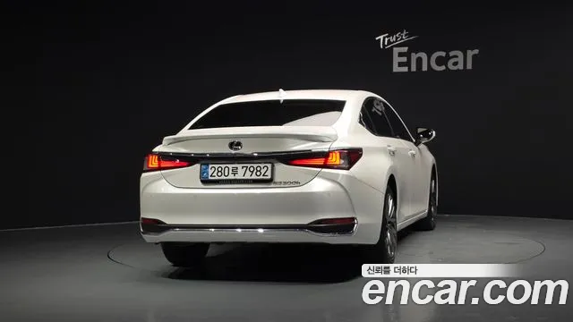 Lexus ES 2023 thumb 3