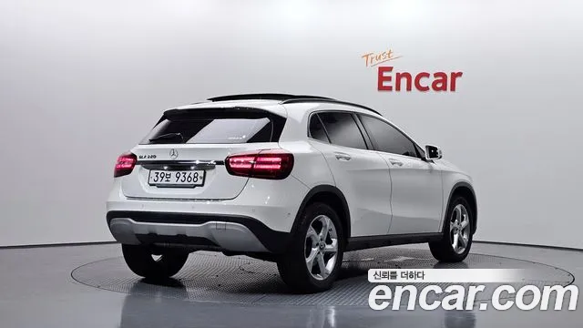 Mercedes-Benz GLA 2017 thumb 2