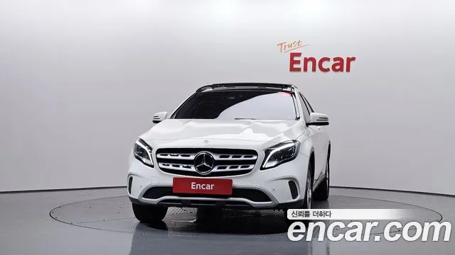 Mercedes-Benz GLA 2017 thumb 3