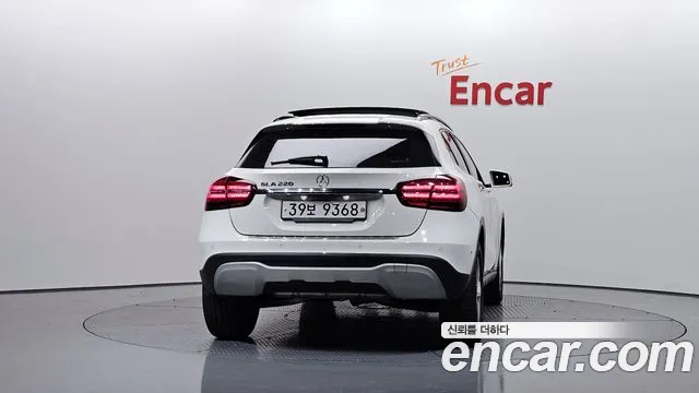Mercedes-Benz GLA 2017 thumb 4