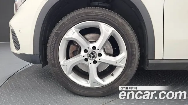 Mercedes-Benz GLA 2017 thumb 5