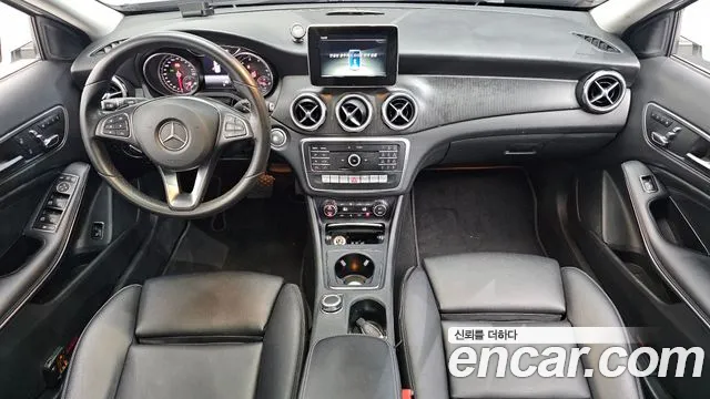 Mercedes-Benz GLA 2017 thumb 7
