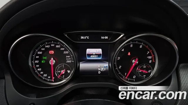 Mercedes-Benz GLA 2017 thumb 8