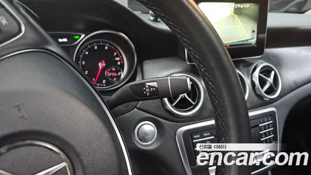 Mercedes-Benz GLA 2017 thumb 9