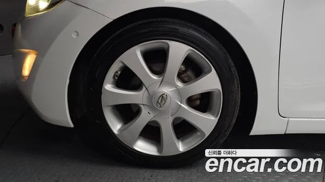 Hyundai Avante 2010 thumb 5