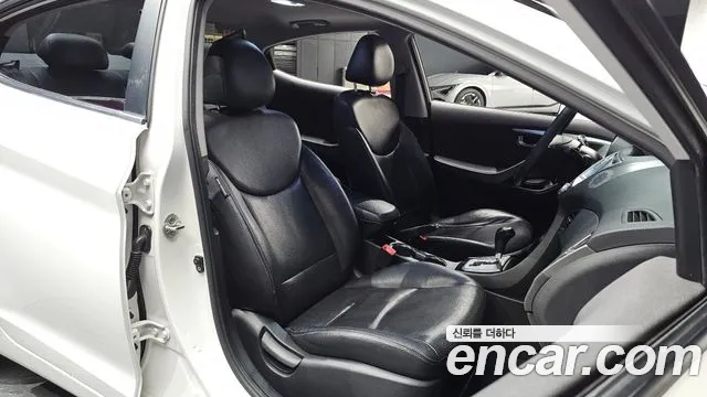 Hyundai Avante 2010 thumb 10