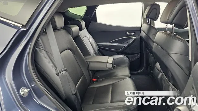 Hyundai Santa Fe 2017 thumb 12