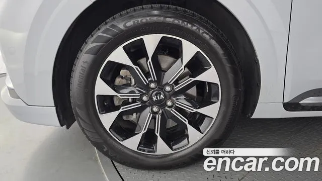 Kia Carnival 2021 thumb 5