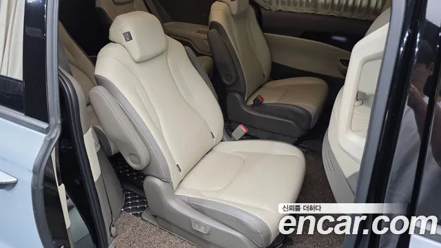 Kia Carnival 2021 thumb 12