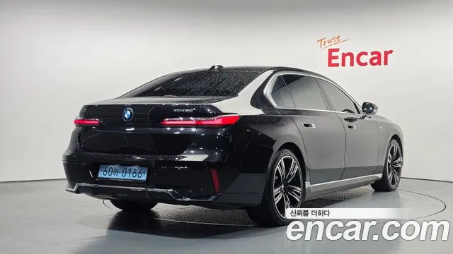 BMW i7 2023 thumb 2