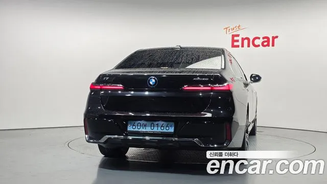 BMW i7 2023 thumb 4