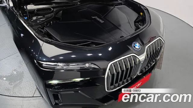 BMW i7 2023 thumb 6