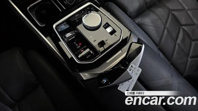 BMW i7 2023 thumb 9
