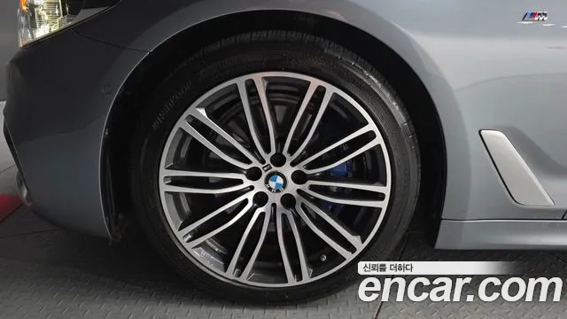 BMW 5 серии 2019 thumb 5