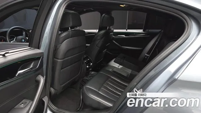 BMW 5 серии 2019 thumb 11