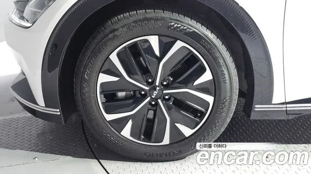 Kia EV6 2023 thumb 5