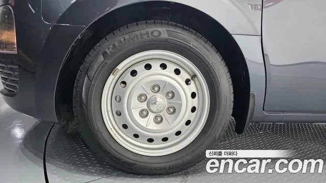 Hyundai Staria 2025 thumb 4