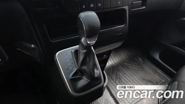 Hyundai Staria 2025 thumb 8