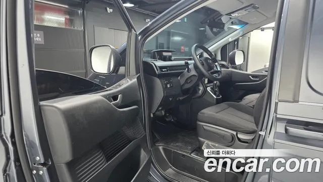 Hyundai Staria 2025 thumb 9