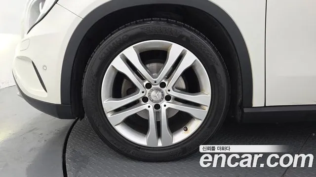 Mercedes-Benz GLA 2016 thumb 5