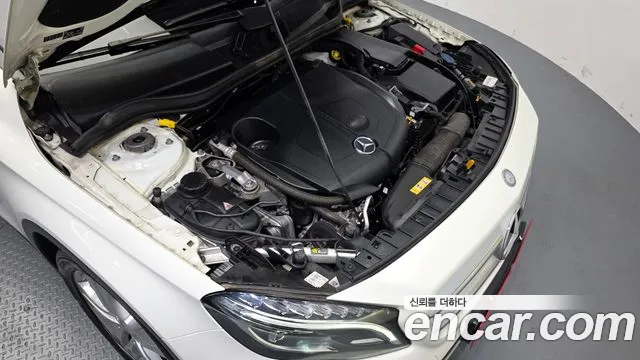 Mercedes-Benz GLA 2016 thumb 6