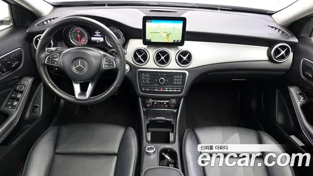 Mercedes-Benz GLA 2016 thumb 7