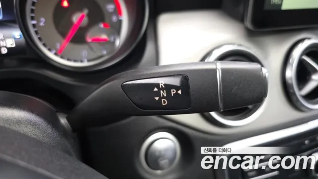 Mercedes-Benz GLA 2016 thumb 9