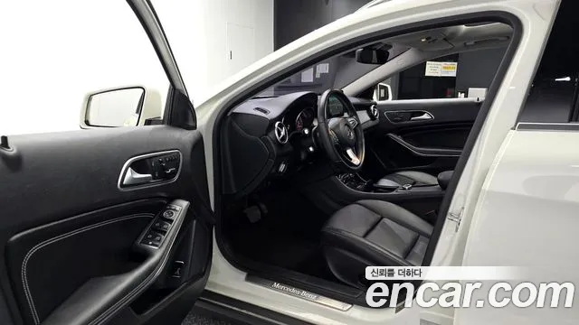 Mercedes-Benz GLA 2016 thumb 10