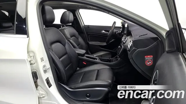 Mercedes-Benz GLA 2016 thumb 11