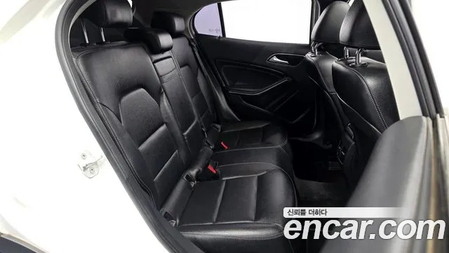 Mercedes-Benz GLA 2016 thumb 12